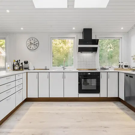 2 Bedroom Lovely In *