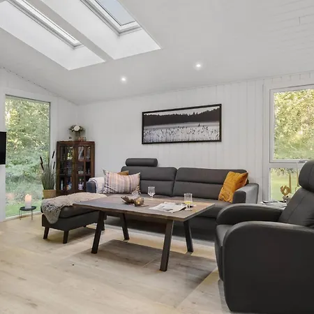 2 Bedroom Lovely In