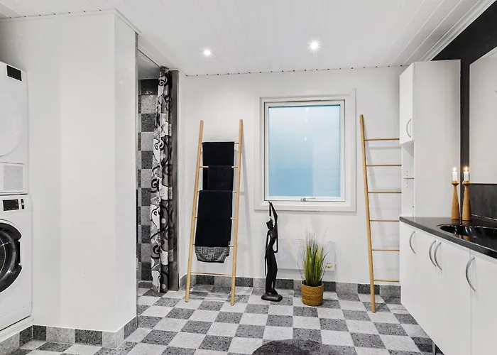 2 Bedroom Lovely In *