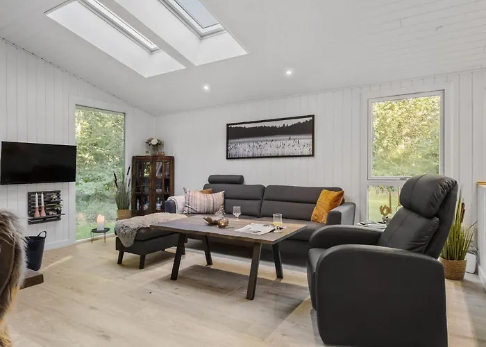 2 Bedroom Lovely In